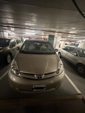 Beige 2008 Toyota Sienna LE
