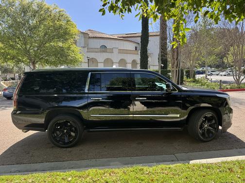 2019 Cadillac Escalade ESV Premium Luxury