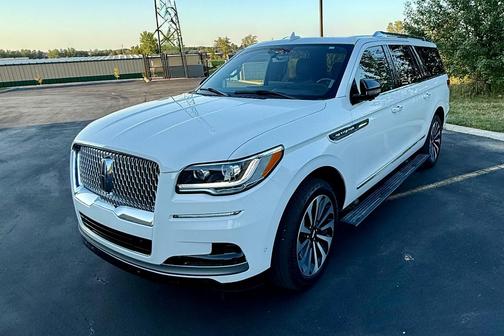 White 2024 Lincoln Navigator L Reserve