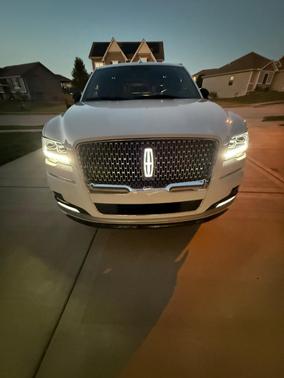 White 2024 Lincoln Navigator L Reserve