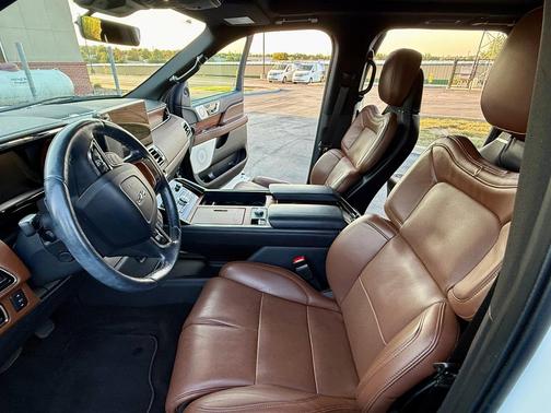 White 2024 Lincoln Navigator L Reserve