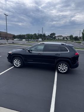 Black 2016 Jeep Cherokee Limited