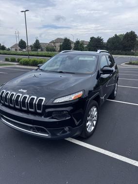 Black 2016 Jeep Cherokee Limited