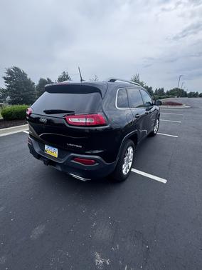 Black 2016 Jeep Cherokee Limited