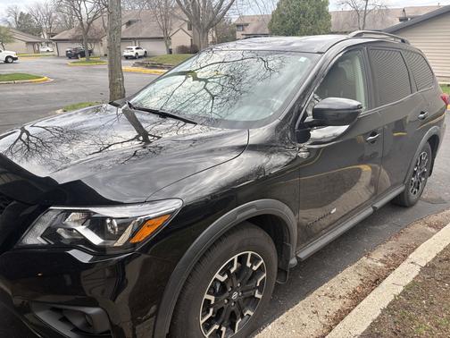 Black 2020 Nissan Pathfinder SV