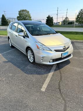 Silver 2014 Toyota Prius v Five