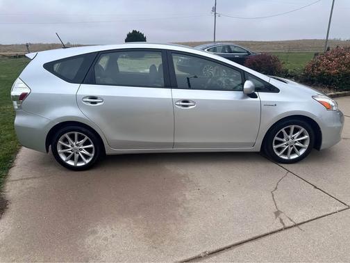 Silver 2014 Toyota Prius v Five