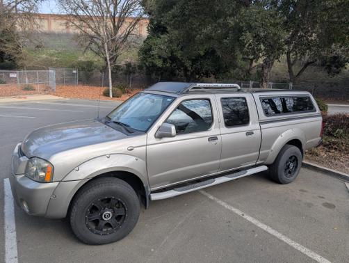 Gold 2002 Nissan Frontier SE Crew Cab