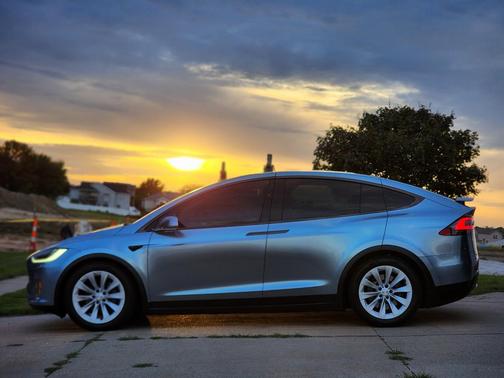 Silver 2016 Tesla Model X 90D