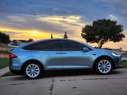 Silver 2016 Tesla Model X 90D