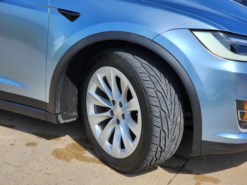 Silver 2016 Tesla Model X 90D