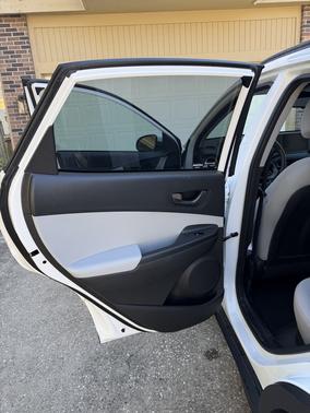 White 2022 Hyundai KONA SEL