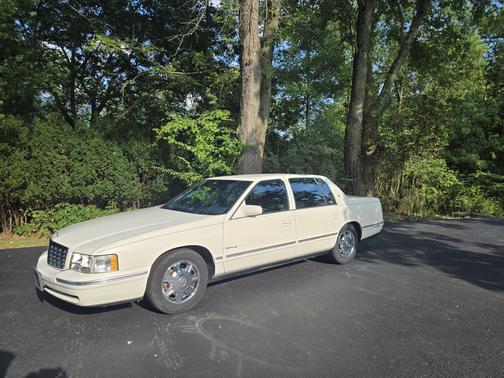 1999 Cadillac DeVille Base