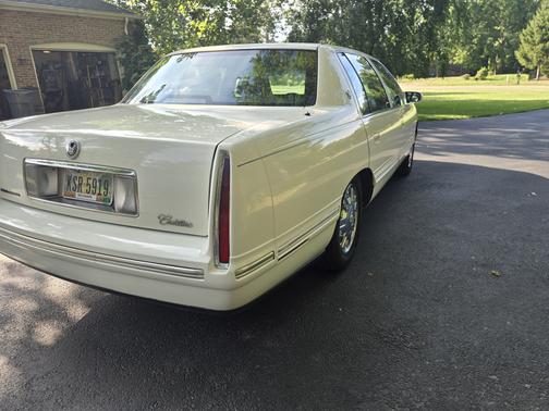 1999 Cadillac DeVille Base