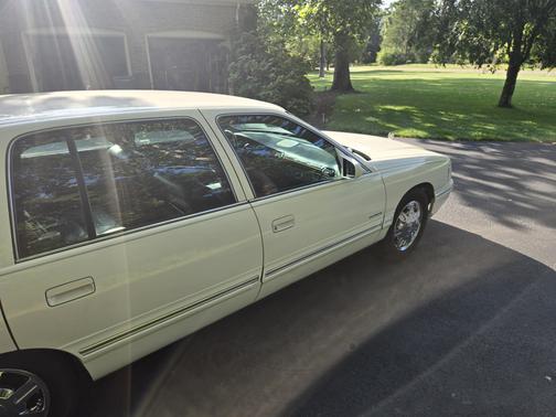 1999 Cadillac DeVille Base