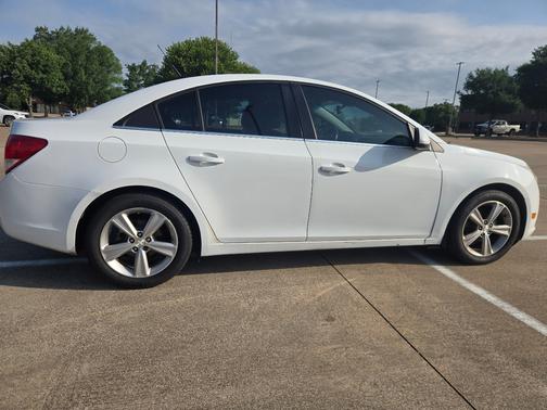 White 2014 Chevrolet Cruze 2LT