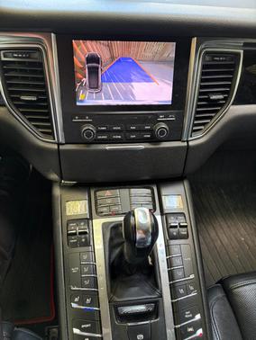 Silver 2018 Porsche Macan Macan