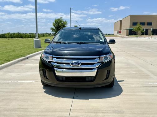 Black 2013 Ford Edge SE