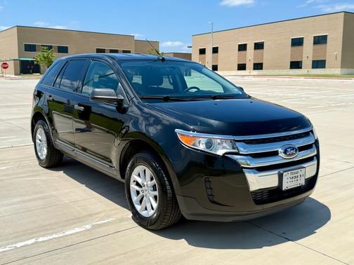 Black 2013 Ford Edge SE
