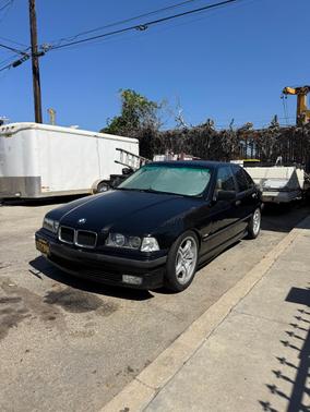 Black 1998 BMW 318 i