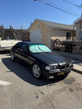 Black 1998 BMW 318 i