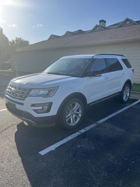 White 2017 Ford Explorer XLT