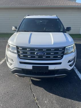 White 2017 Ford Explorer XLT
