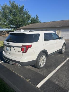 White 2017 Ford Explorer XLT