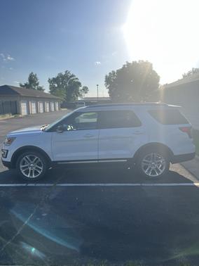White 2017 Ford Explorer XLT