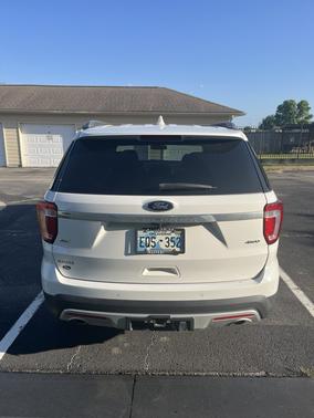 White 2017 Ford Explorer XLT