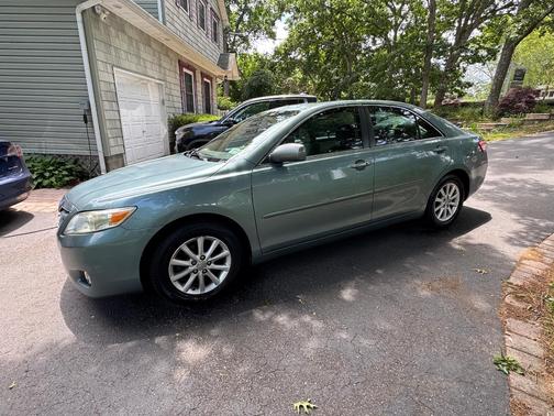 Green 2011 Toyota Camry XLE