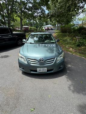 Green 2011 Toyota Camry XLE