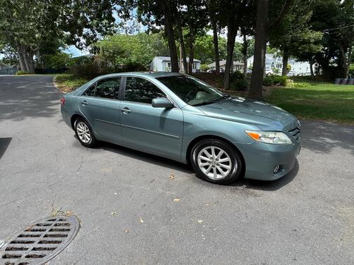 Green 2011 Toyota Camry XLE