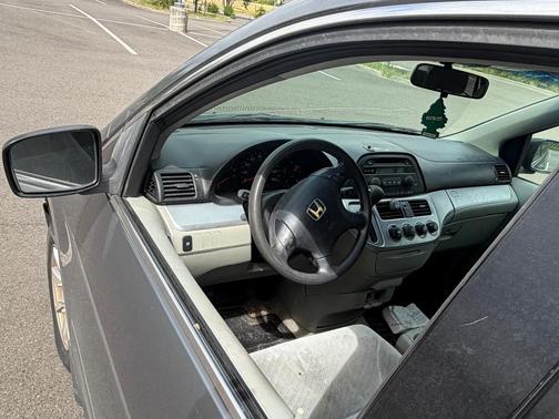 Gray 2008 Honda Odyssey LX