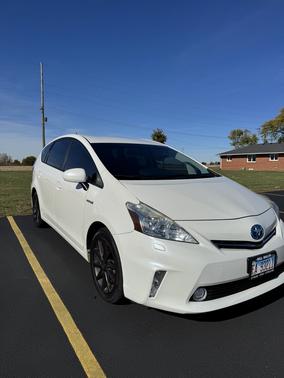 2012 Toyota Prius v Five