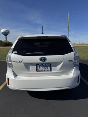 2012 Toyota Prius v Five