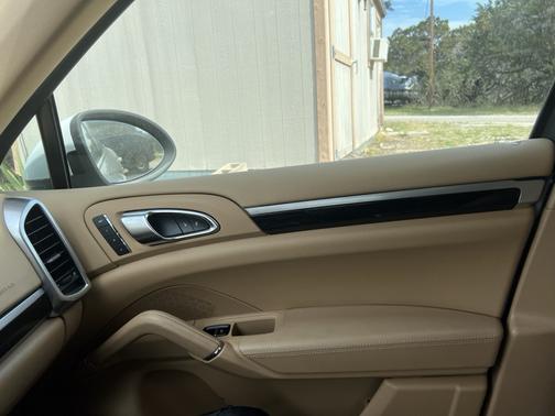 2014 Porsche Cayenne Platinum Edition