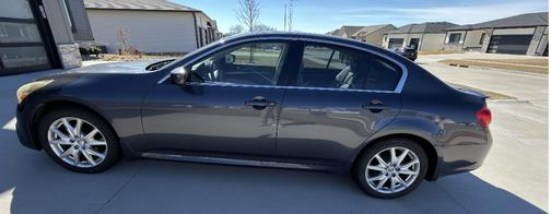 2010 INFINITI G37 x