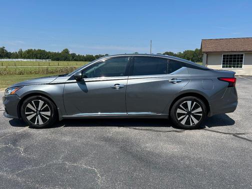 Gray 2019 Nissan Altima 2.5 SV