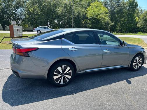 Gray 2019 Nissan Altima 2.5 SV