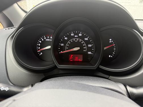 White 2013 Kia Rio EX