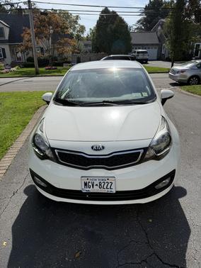 White 2013 Kia Rio EX