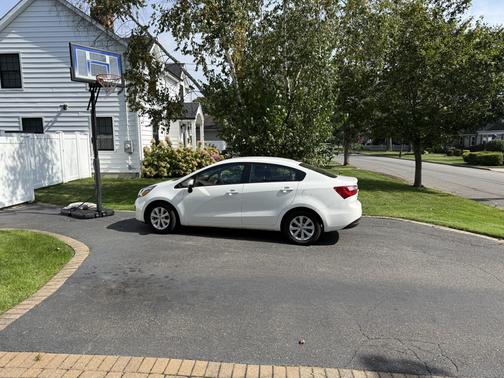 White 2013 Kia Rio EX