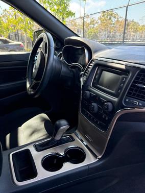 White 2017 Jeep Grand Cherokee Laredo