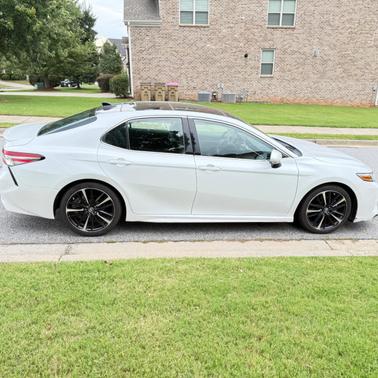 White 2018 Toyota Camry XSE