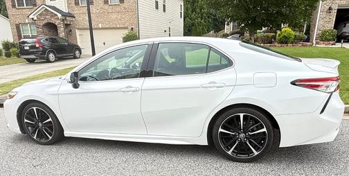 White 2018 Toyota Camry XSE
