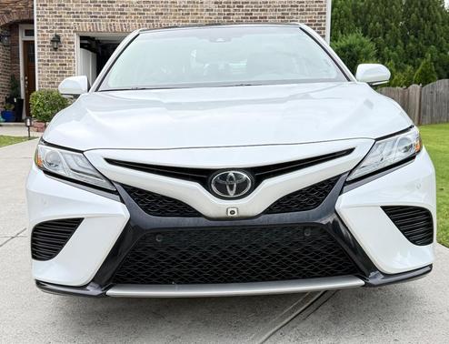 White 2018 Toyota Camry XSE