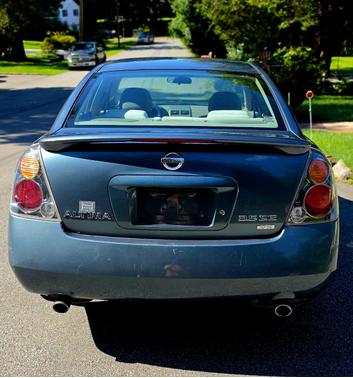 Blue 2002 Nissan Altima 3.5 SE