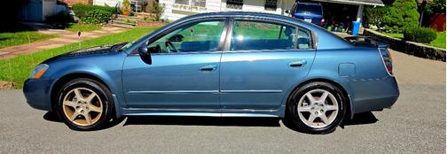Blue 2002 Nissan Altima 3.5 SE
