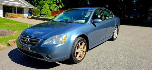Blue 2002 Nissan Altima 3.5 SE